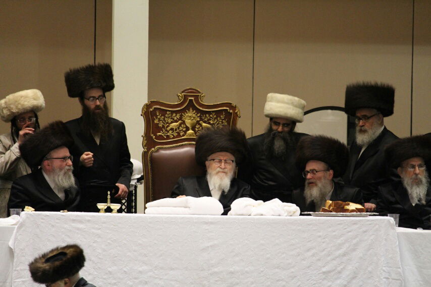 פורים בסקווירא: ההצגה והשירה • צפו בתיעוד