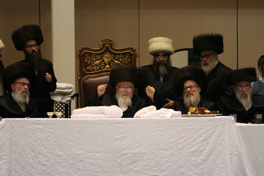 פורים בסקווירא: ההצגה והשירה • צפו בתיעוד