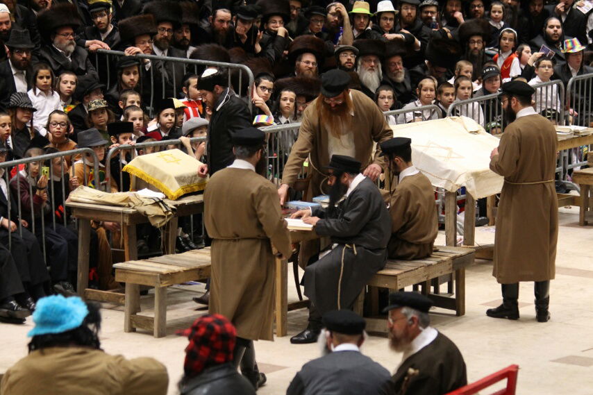 פורים בסקווירא: ההצגה והשירה • צפו בתיעוד