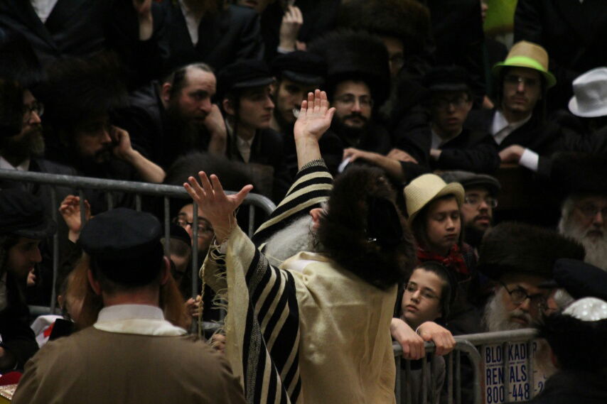 פורים בסקווירא: ההצגה והשירה • צפו בתיעוד