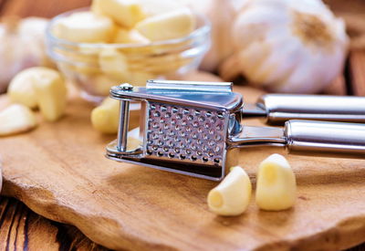 כותש שום. כך משתמשים בו נכון