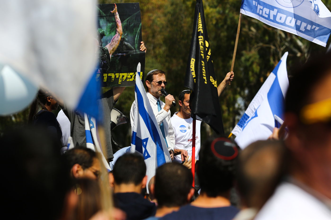 משה פייגלין נואם בהפגנה