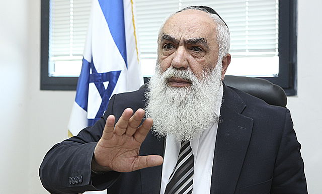 הרב יצחק פרץ. ארכיון