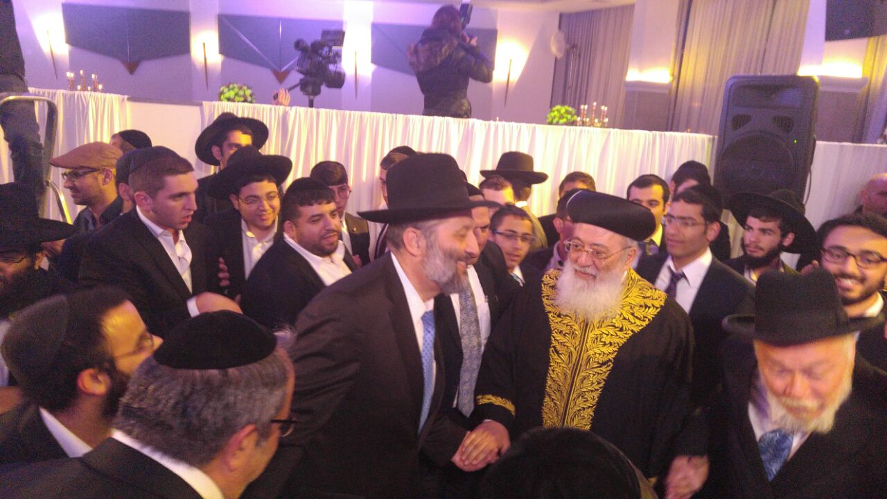 לצלילי 'אל תירא': הגר"ש עמאר חגג עם אריה דרעי ועודד אותו