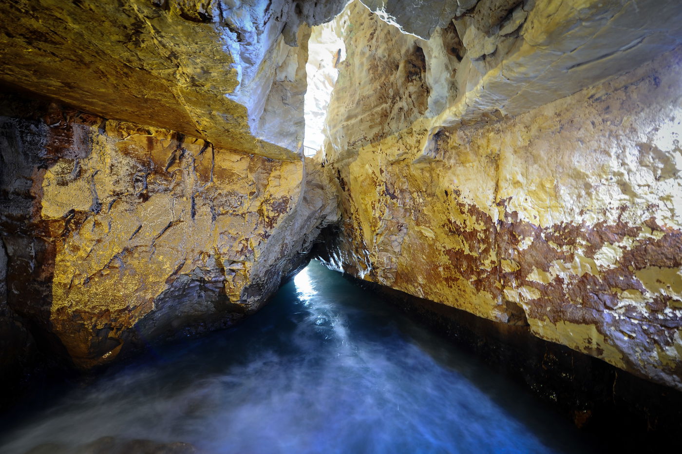תיעוד מרהיב: הנקרות והגלים בראש הנקרה