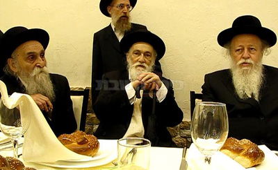 חתונה לבית בריסק: רבי מאיר סולובייצ'יק זצ"ל עם אחיו ואחיינו