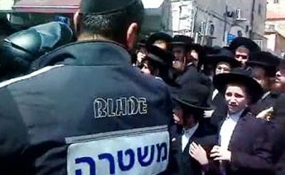באמצע ההלוויה: צעקות "חרד"ק" לשוטר חרדי