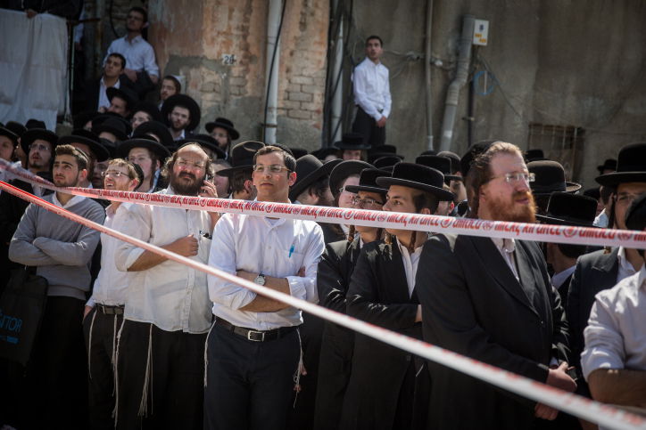 בתי ורשא עלו באש, וכל הסקרנים הגיעו; גלריה