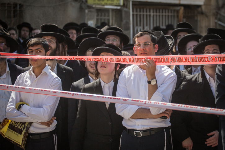 בתי ורשא עלו באש, וכל הסקרנים הגיעו; גלריה