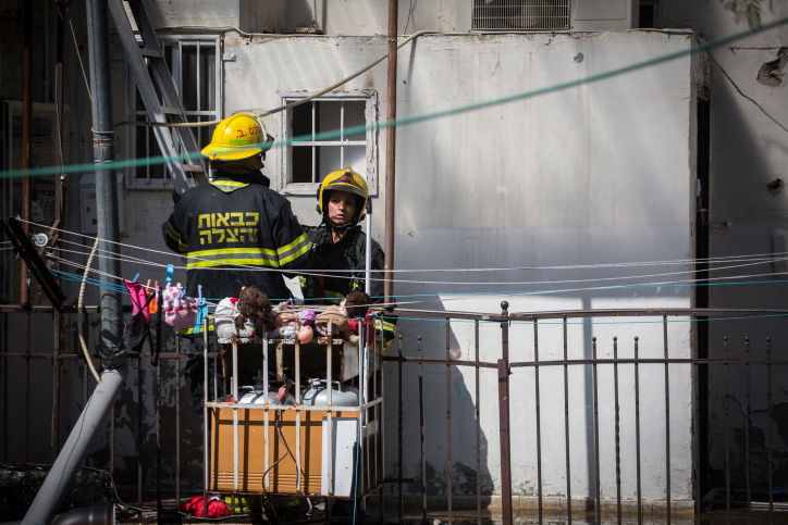 בתי ורשא עלו באש, וכל הסקרנים הגיעו; גלריה