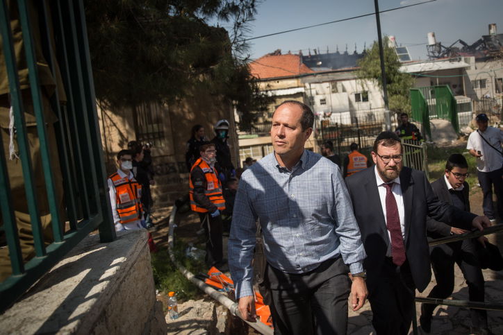 בתי ורשא עלו באש, וכל הסקרנים הגיעו; גלריה