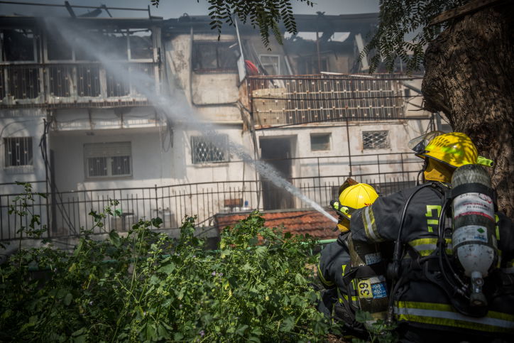 בתי ורשא עלו באש, וכל הסקרנים הגיעו; גלריה