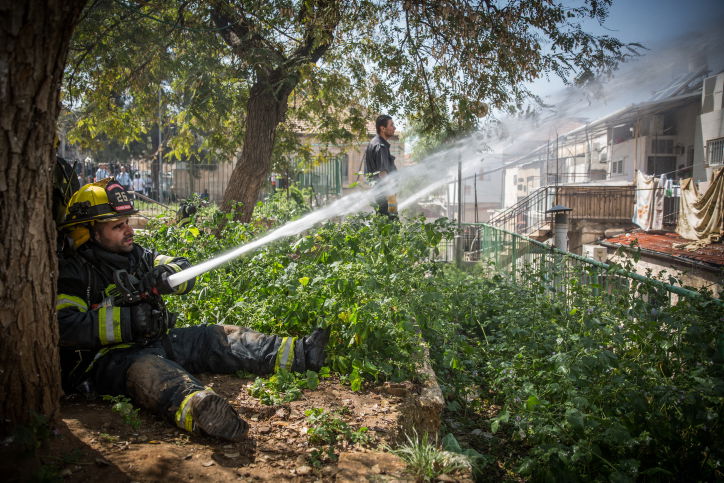 בתי ורשא עלו באש, וכל הסקרנים הגיעו; גלריה