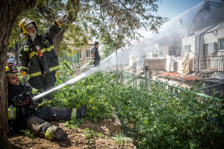 בתי ורשא עלו באש, וכל הסקרנים הגיעו; גלריה