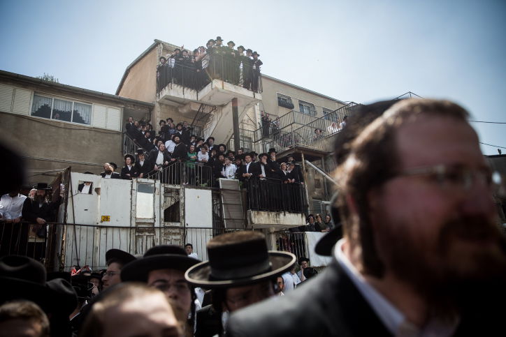 בתי ורשא עלו באש, וכל הסקרנים הגיעו; גלריה