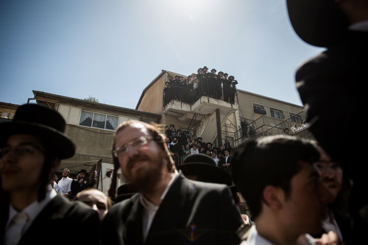 בתי ורשא עלו באש, וכל הסקרנים הגיעו; גלריה