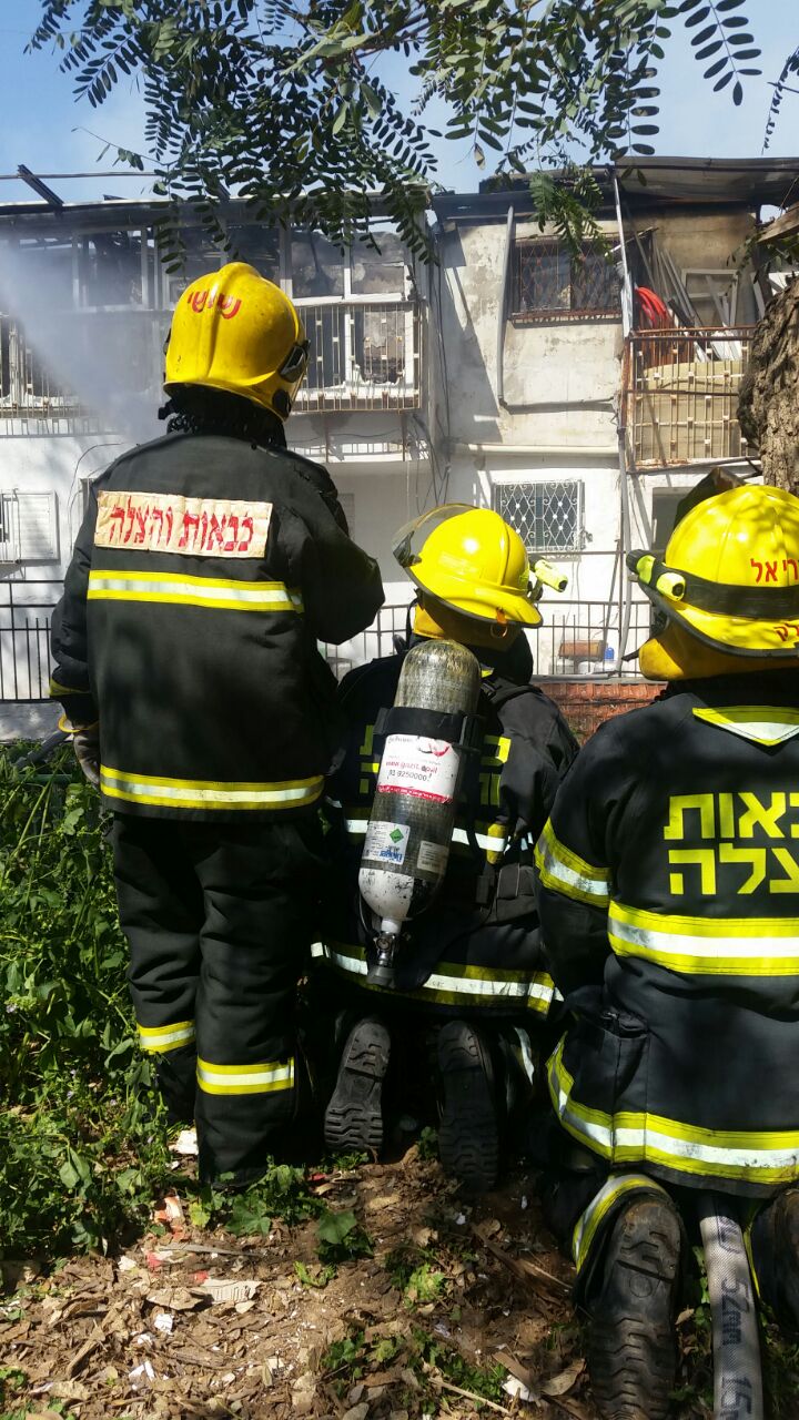 צפו בווידאו: לוחמי האש נלחמים בלהבות