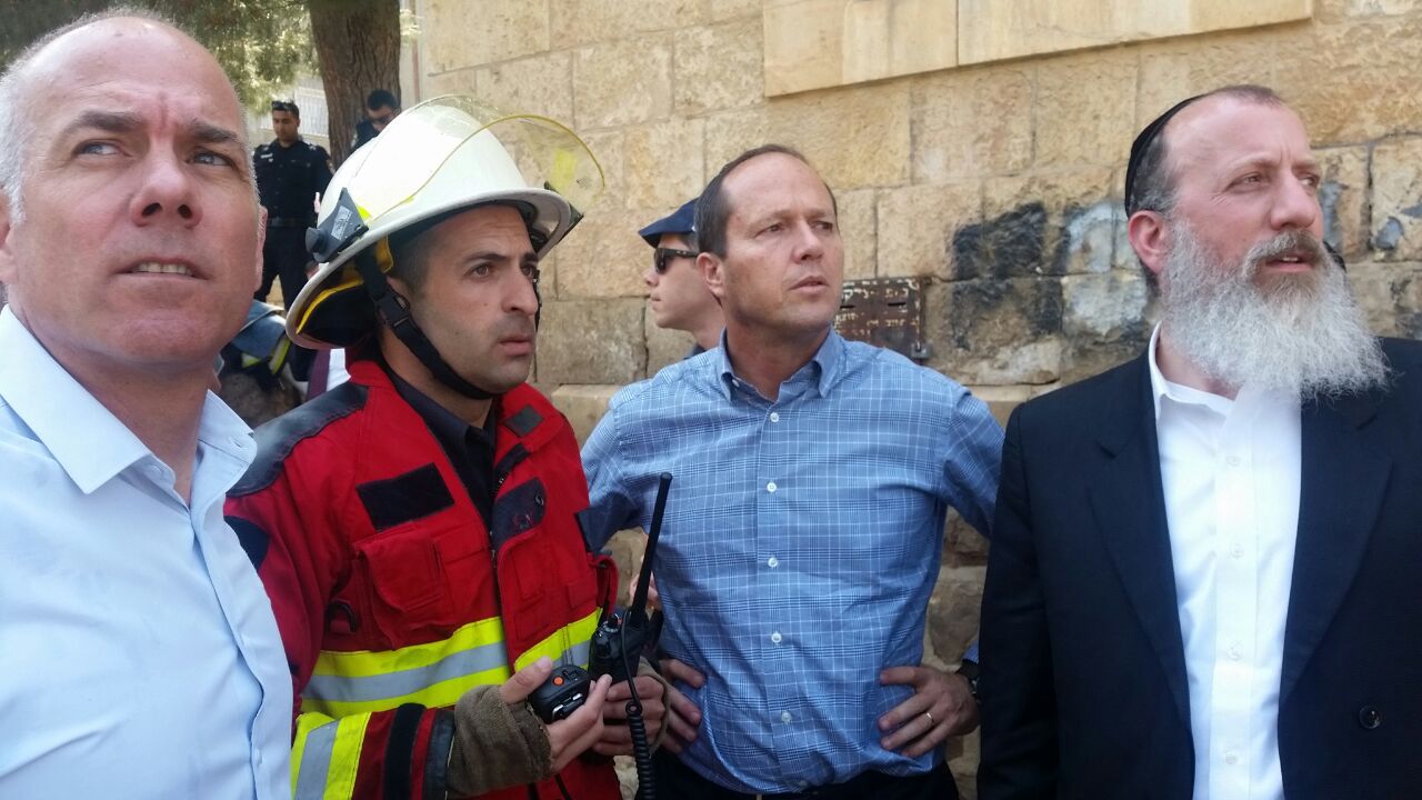 צפו בווידאו: לוחמי האש נלחמים בלהבות