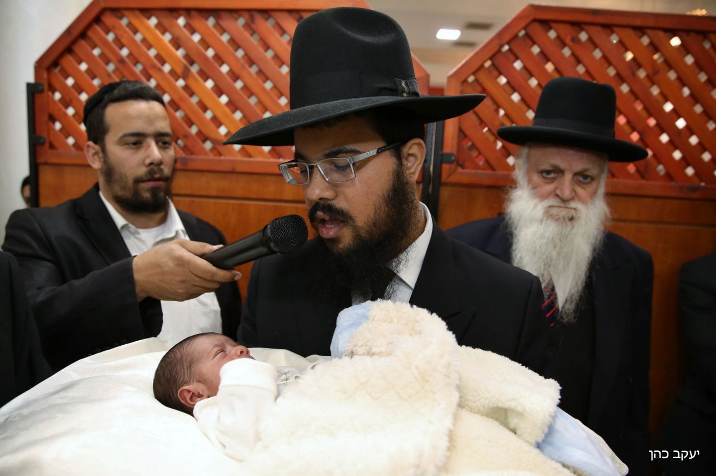 כשהמוהל המפורסם ישב סנדק בברית • גלריה