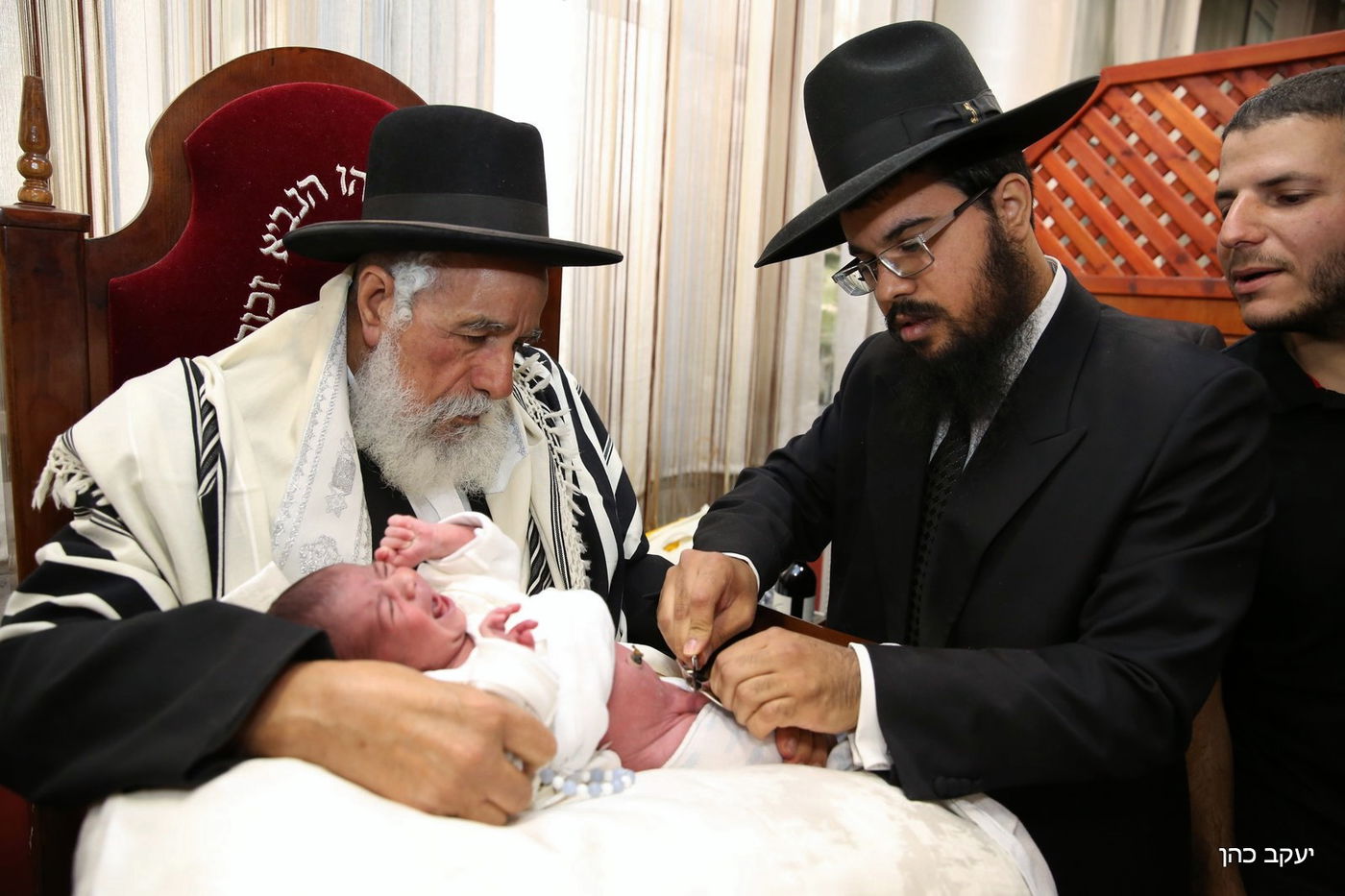 כשהמוהל המפורסם ישב סנדק בברית • גלריה