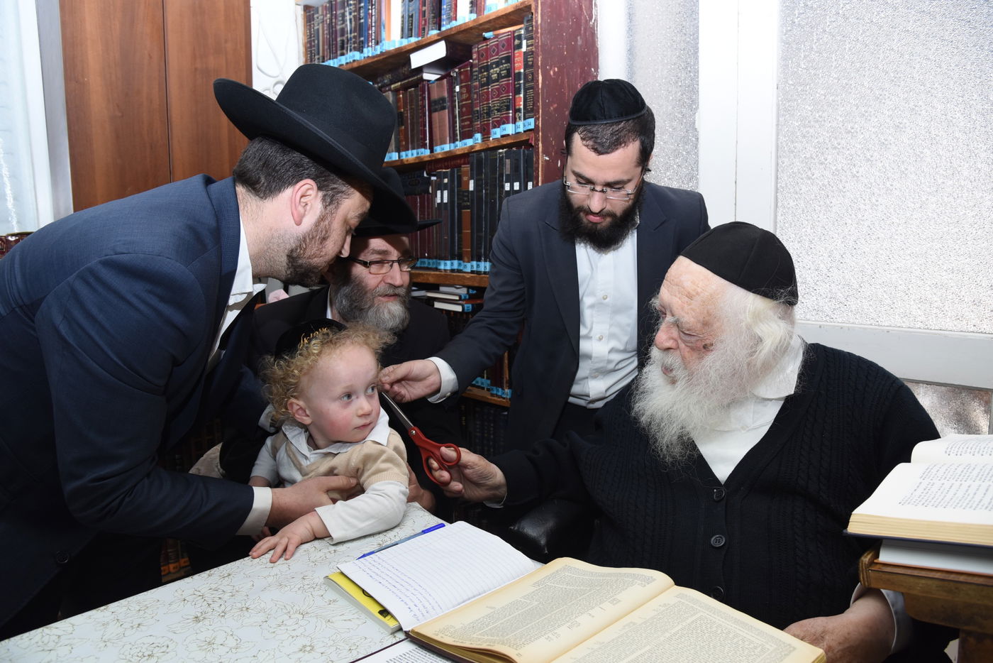 מדוע ביקר ח"כ גפני פעמיים בבית הגר"ח קנייבסקי? צפו