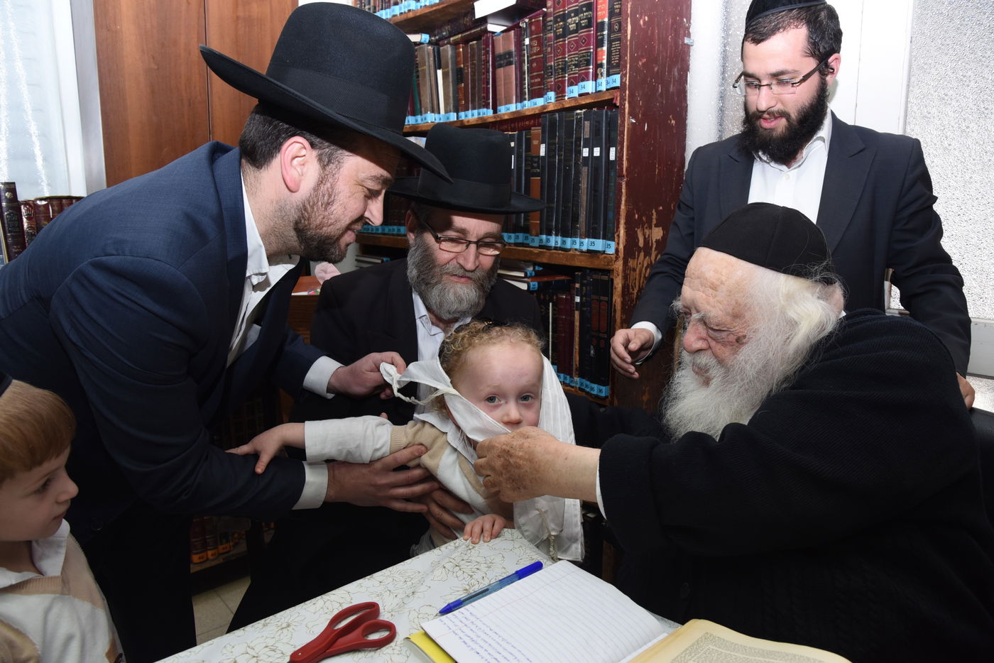 מדוע ביקר ח"כ גפני פעמיים בבית הגר"ח קנייבסקי? צפו