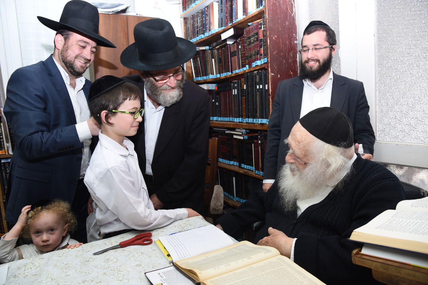 מדוע ביקר ח"כ גפני פעמיים בבית הגר"ח קנייבסקי? צפו