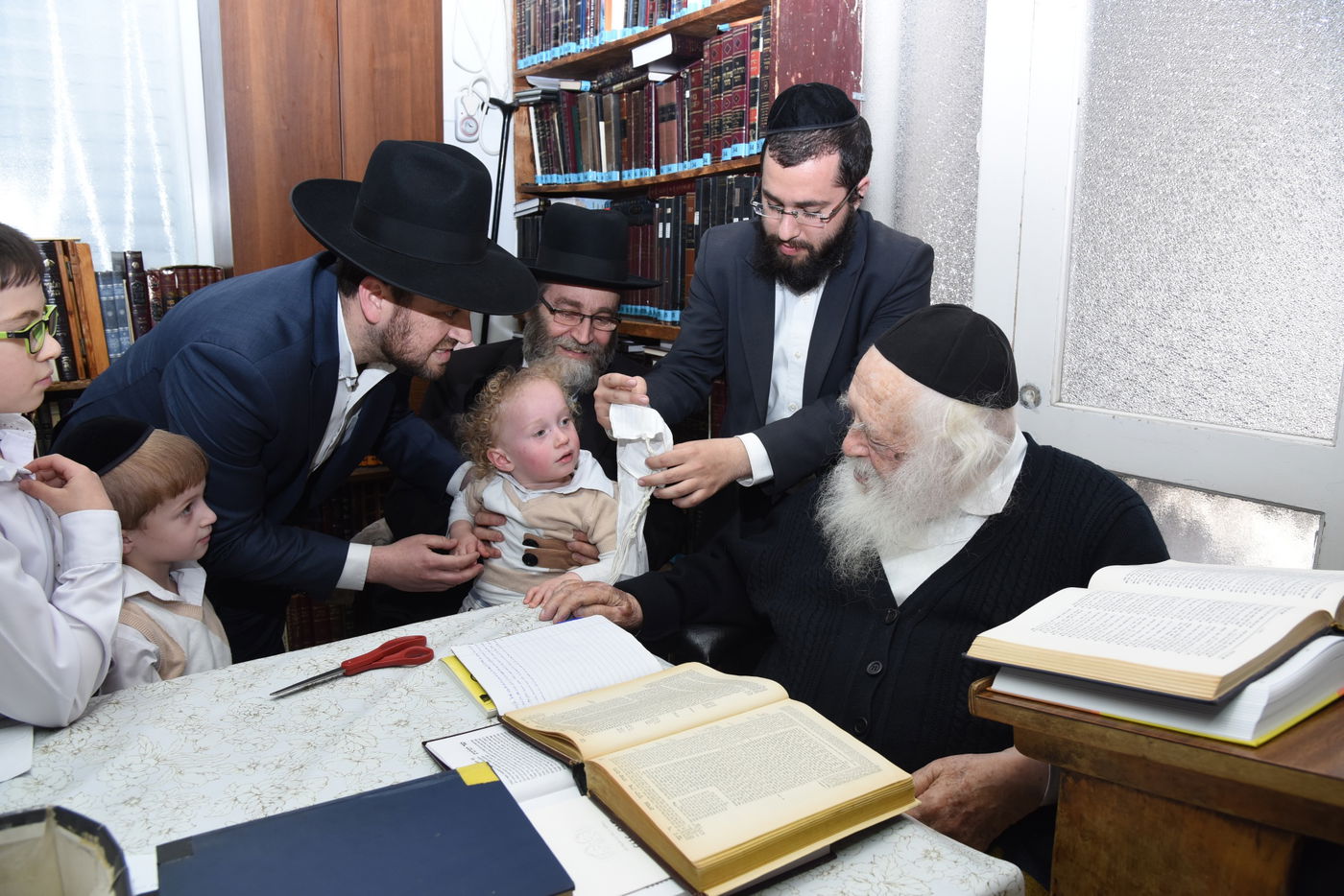 מדוע ביקר ח"כ גפני פעמיים בבית הגר"ח קנייבסקי? צפו