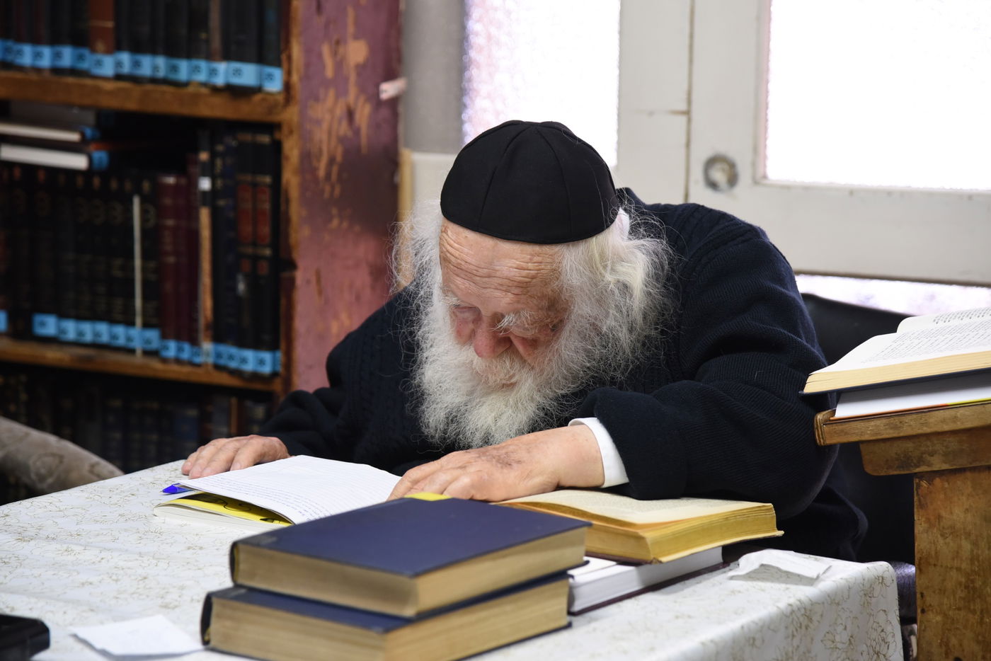 מדוע ביקר ח"כ גפני פעמיים בבית הגר"ח קנייבסקי? צפו