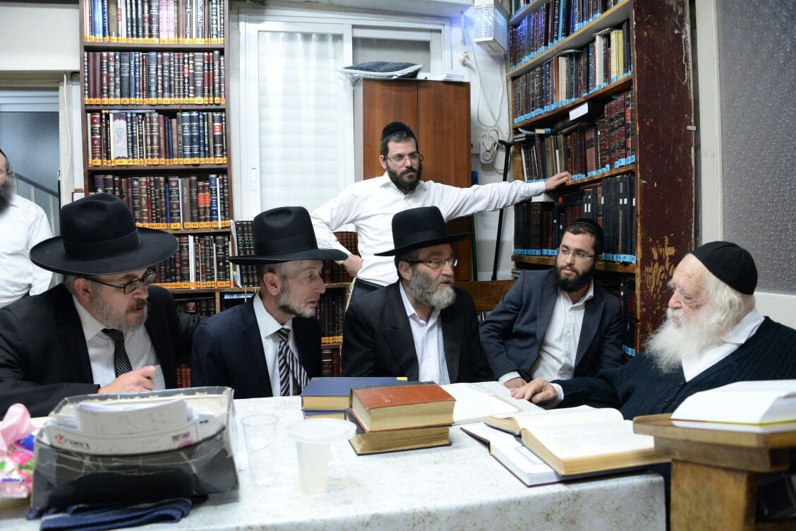 מדוע ביקר ח"כ גפני פעמיים בבית הגר"ח קנייבסקי? צפו