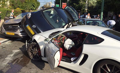 פעוט בן שנתיים נפגע בתאונה בתל אביב: "נהג פורשה חצה באדום"
