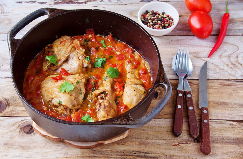 עוף עם זיתים ברוטב עגבניות