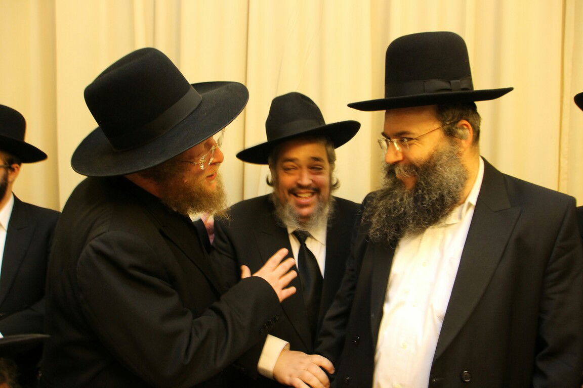 וידאו ותמונות: שר התורה בחתונת נכדו