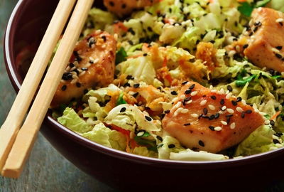 סלט עוף אסייתי