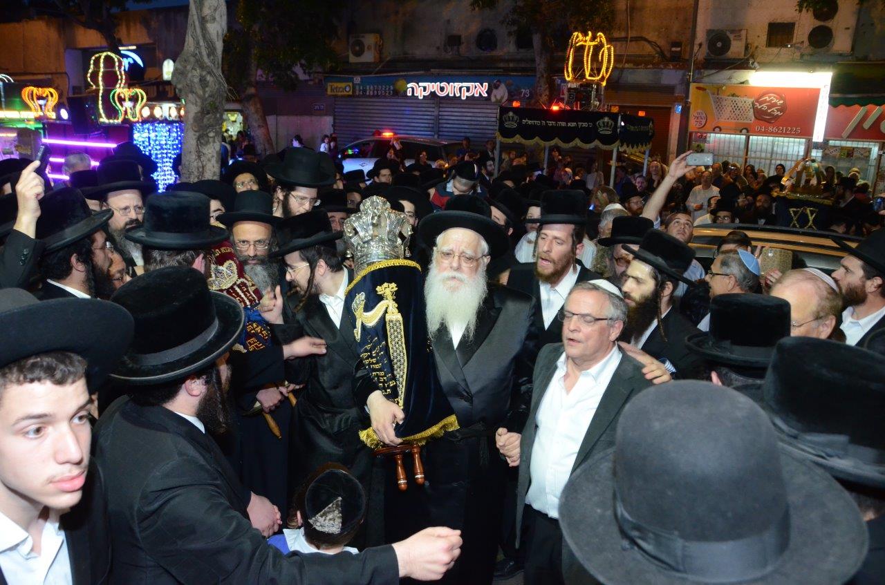 הכנסת ספר תורה ל"שאץ ויז'ניץ בחיפה • צפו