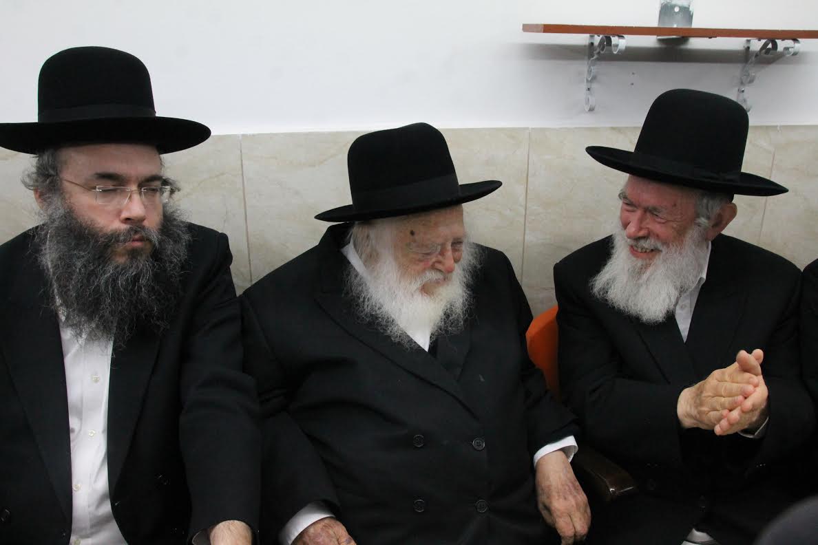 שטיינמץ שר והעלה חיוך על פניו של שר התורה