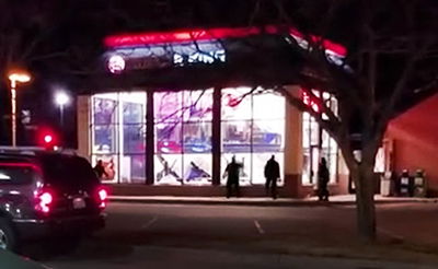 בגלל מתיחה: עובדי החנות ניפצו את כל החלונות