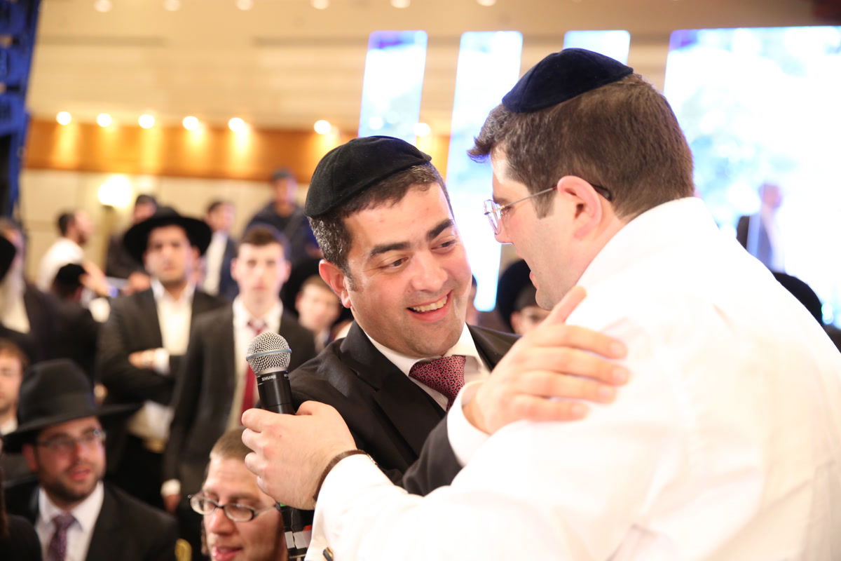 זה קרה: מוישי רוט הסולן של 'המנגנים' התחתן • גלריה