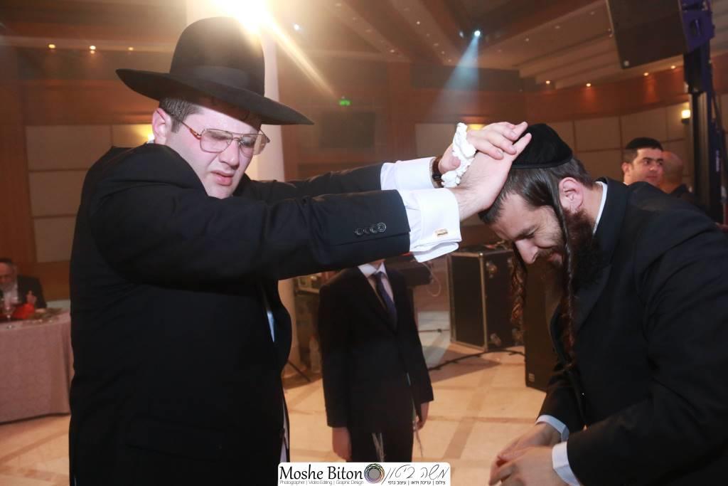 זה קרה: מוישי רוט הסולן של 'המנגנים' התחתן • גלריה