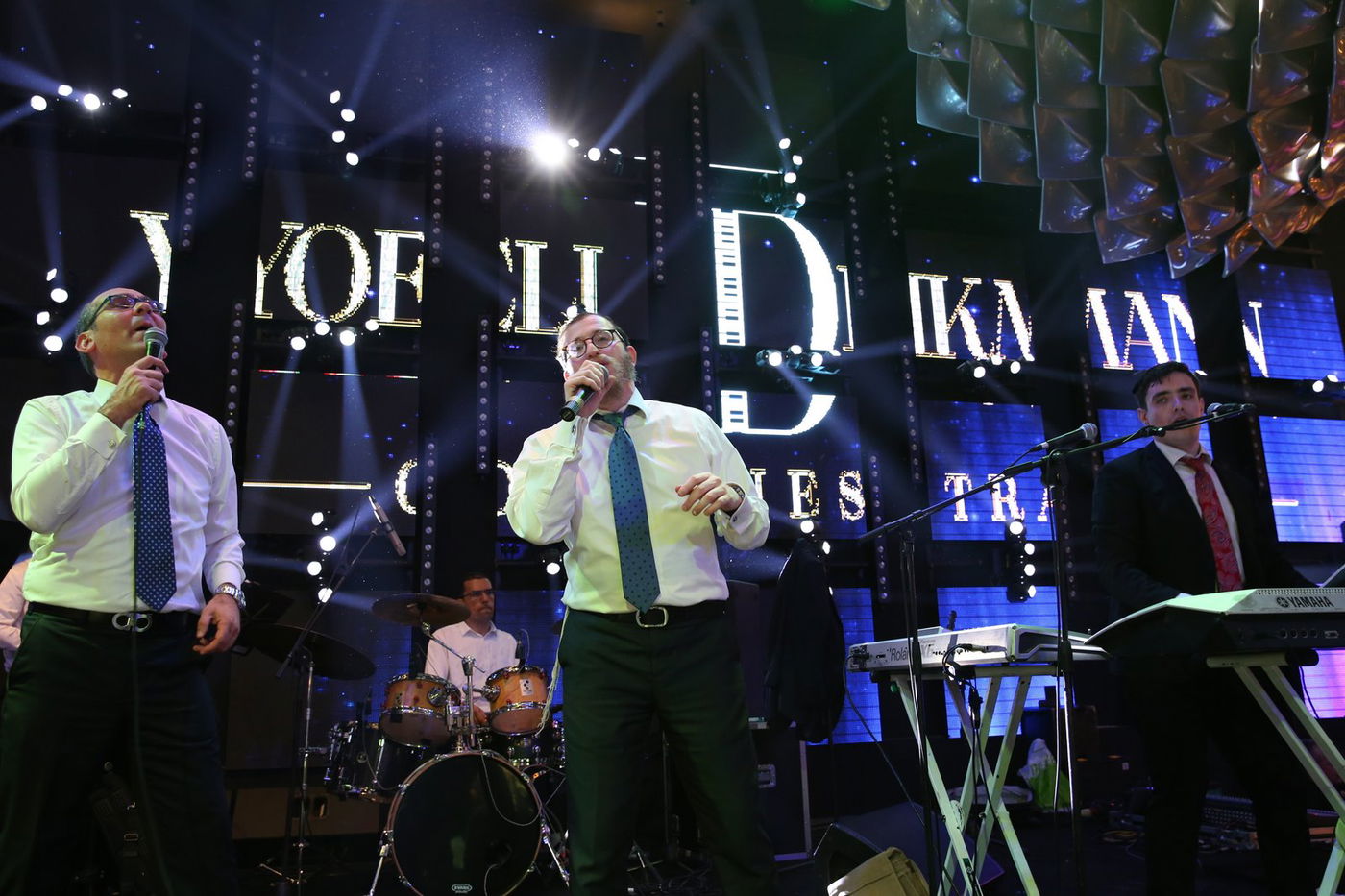 עם הכוס של באבא סאלי: חתונת נכד באבא ברוך