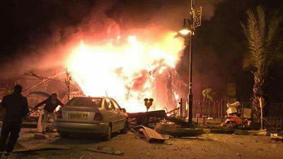 צה"ל פוצץ כספת ושריפה פרצה בבניין • צפו