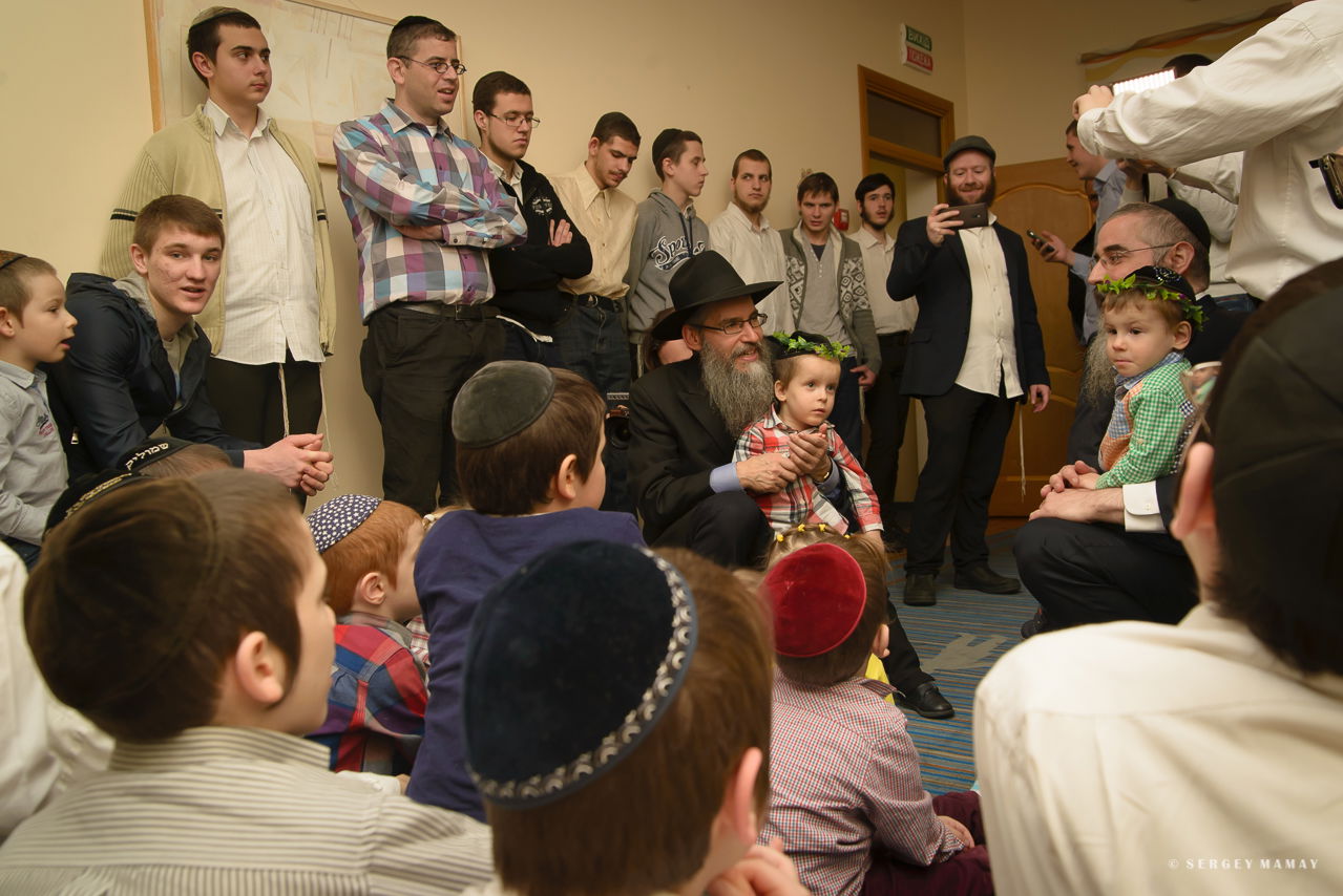 כשהילד היתום מחה דמעה מעיני אברהם פריד