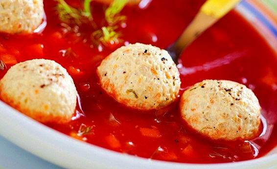 קציצות עוף ברוטב אדום לפסח ללא שרויה, קטניות ותבלינים