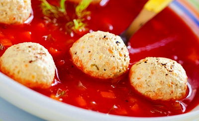 קציצות עוף ברוטב אדום לפסח ללא שרויה, קטניות ותבלינים