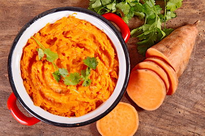 פרוסות בטטה בתנור עם פירה בטטה בניחוח קינמון