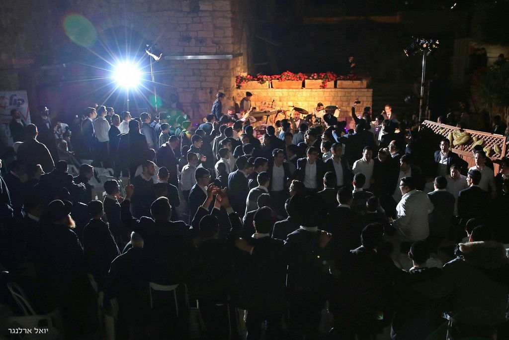 צפו: הקומזיץ של אלי פרידמן ובחורי הישיבות