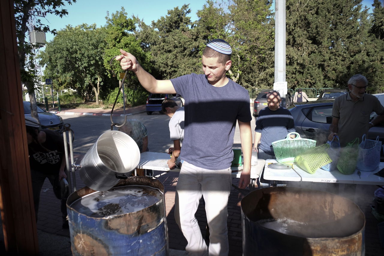 צפו בתיעוד: האם זו המצה הגדולה בעולם?