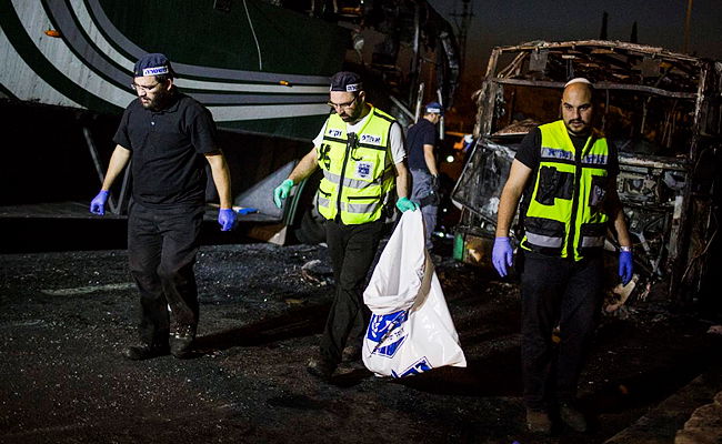 אנשי זק"א בזירת הפיגוע