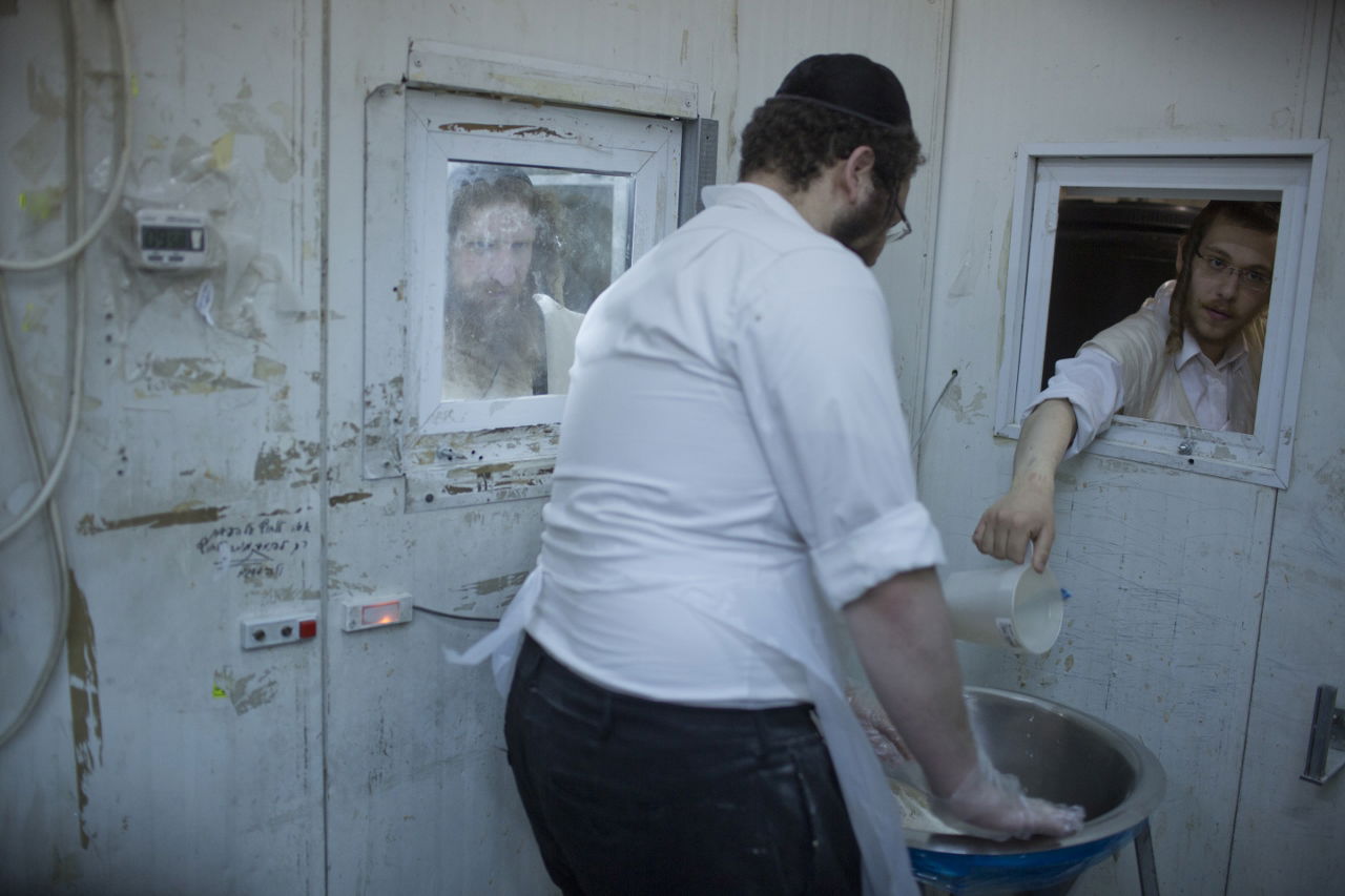 גם באשדוד אופים מצות • צפו בתמונות