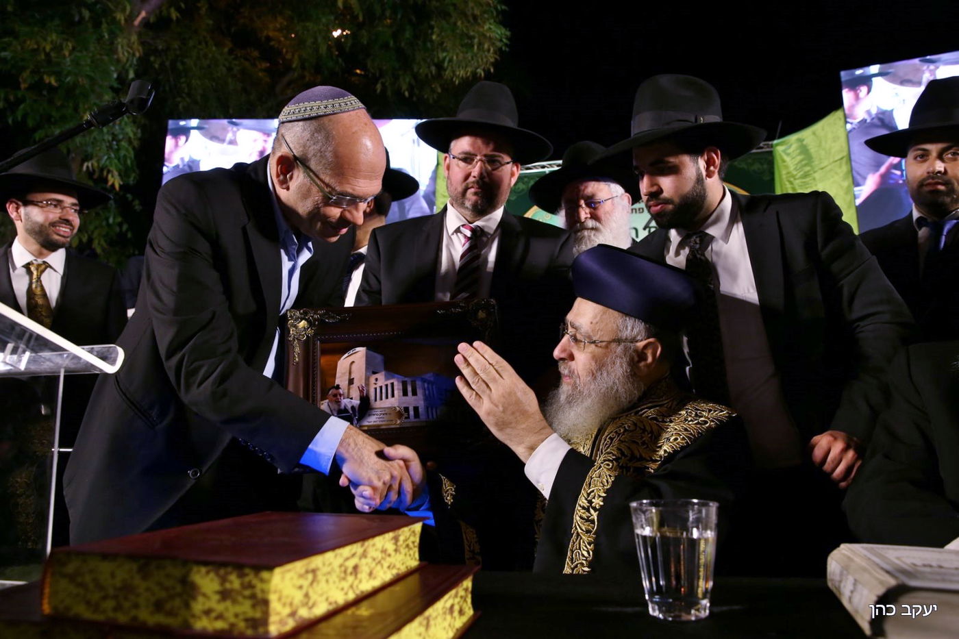 פתח תקווה עושה כבוד לתורה: בית כנסת על שם מרן הגר"ע יוסף